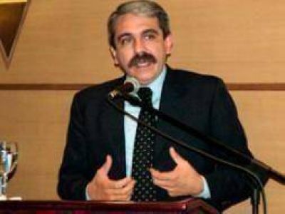 An�bal Fern�ndez presentar� "Zonceras" en la Universidad Nacional de Avellaneda