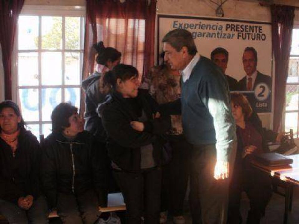 Slezack estuvo recorriendo casas de El Carmen