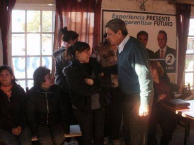 Slezack estuvo recorriendo casas de El Carmen