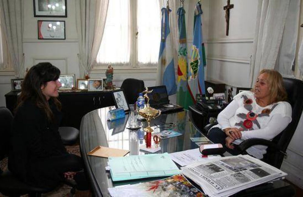 La Intendente Giroldi recibi� a la joven deportista Mar�a Agustina Zilio
