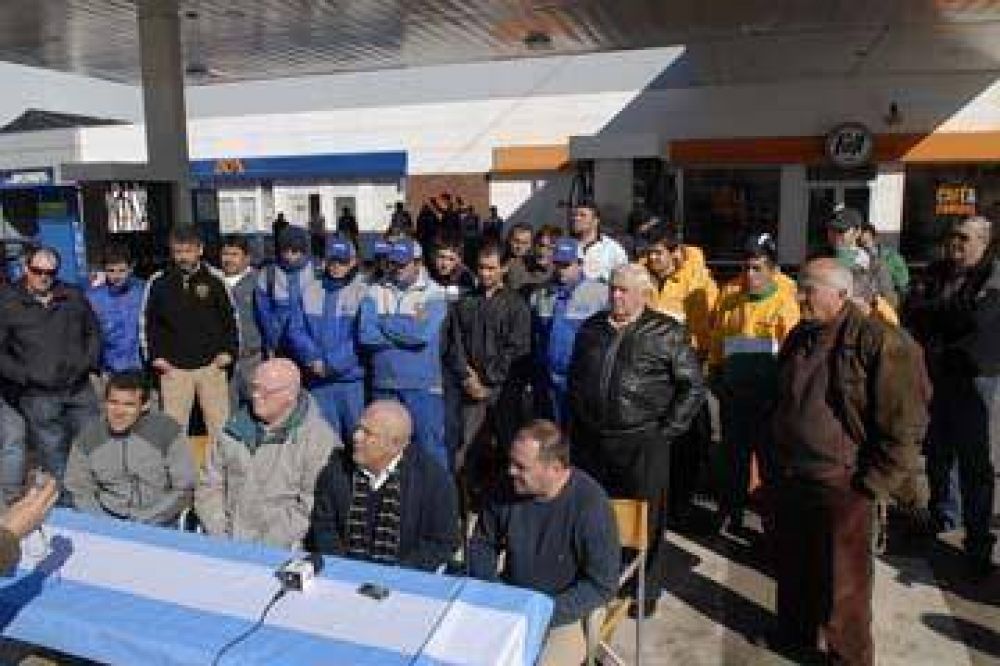 Conflicto entre YPF y Elisei: el sindicato amenaza con bloquear la carrera de TC