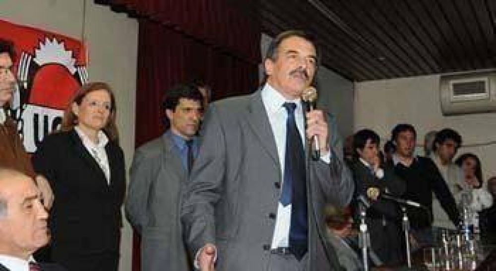Bazze respondi� a radicales que a�n critican el acuerdo con De Narv�ez
