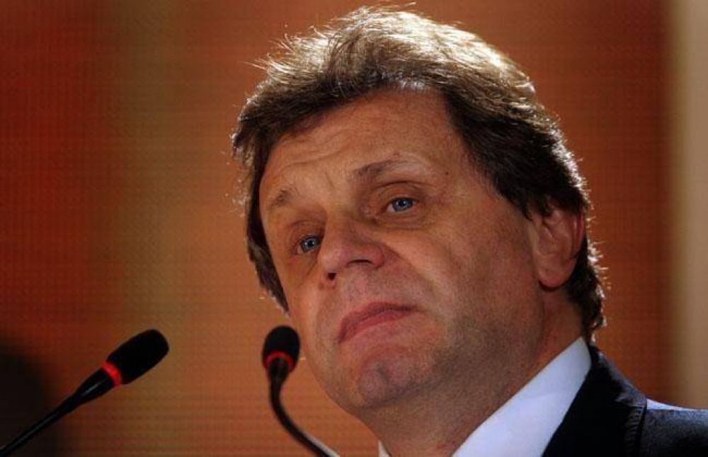 El intendente se comprometi� a solucionar el conflicto por la usurpaci�n de un edificio