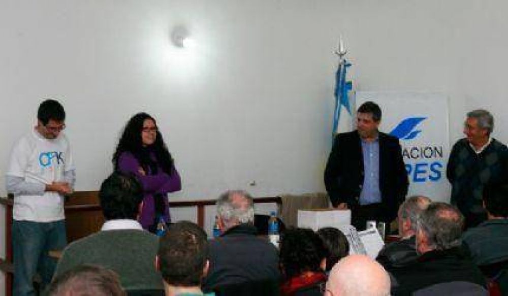 Cheppi, junto a la capacitadores de Gestar, dictaron el curso de fiscales
