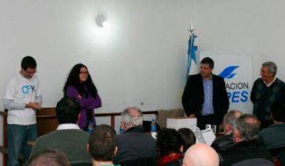 Cheppi, junto a la capacitadores de Gestar, dictaron el curso de fiscales