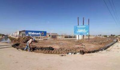 Avanzan a toda marcha la construcci�n de la colectora y la planta de Walmart