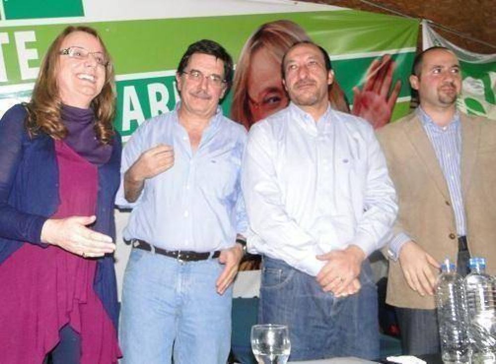 Alicia Kirchner, Alberto Sileoni y Luis Vivona encabezaron la presentaci�n de CoLiNa Universitario