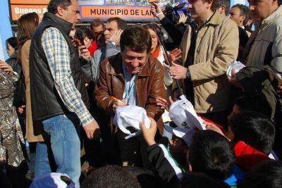 DAR�O D�AZ P�REZ Y DANIEL SCIOLI JUNTOS EN UNA NUEVA JORNADA DEL PROGRAMA SOLUCIONES YA! EN EL BARRIO LA F�