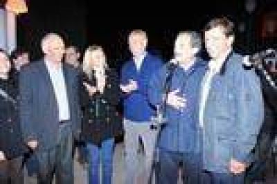 Alfons�n y De Narv�ez, juntos en las calles de San Nicol�s