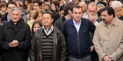 Campa�a, devoci�n religiosa y un gobernador en silencio en los festejos del Patrono Santiago 