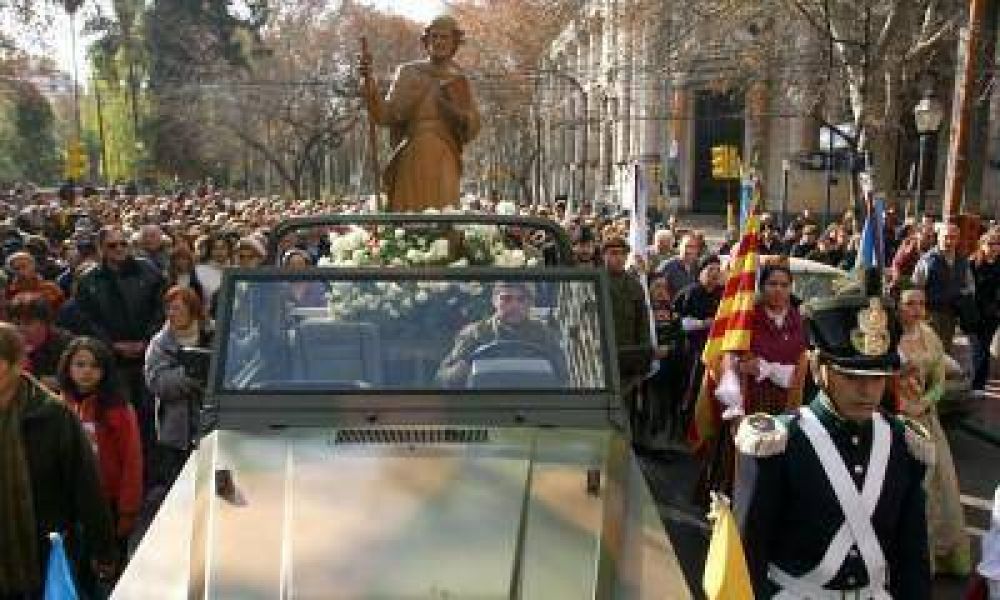 En la procesi�n de Patrono Santiago, Jaque s�lo abri� la boca para rezar