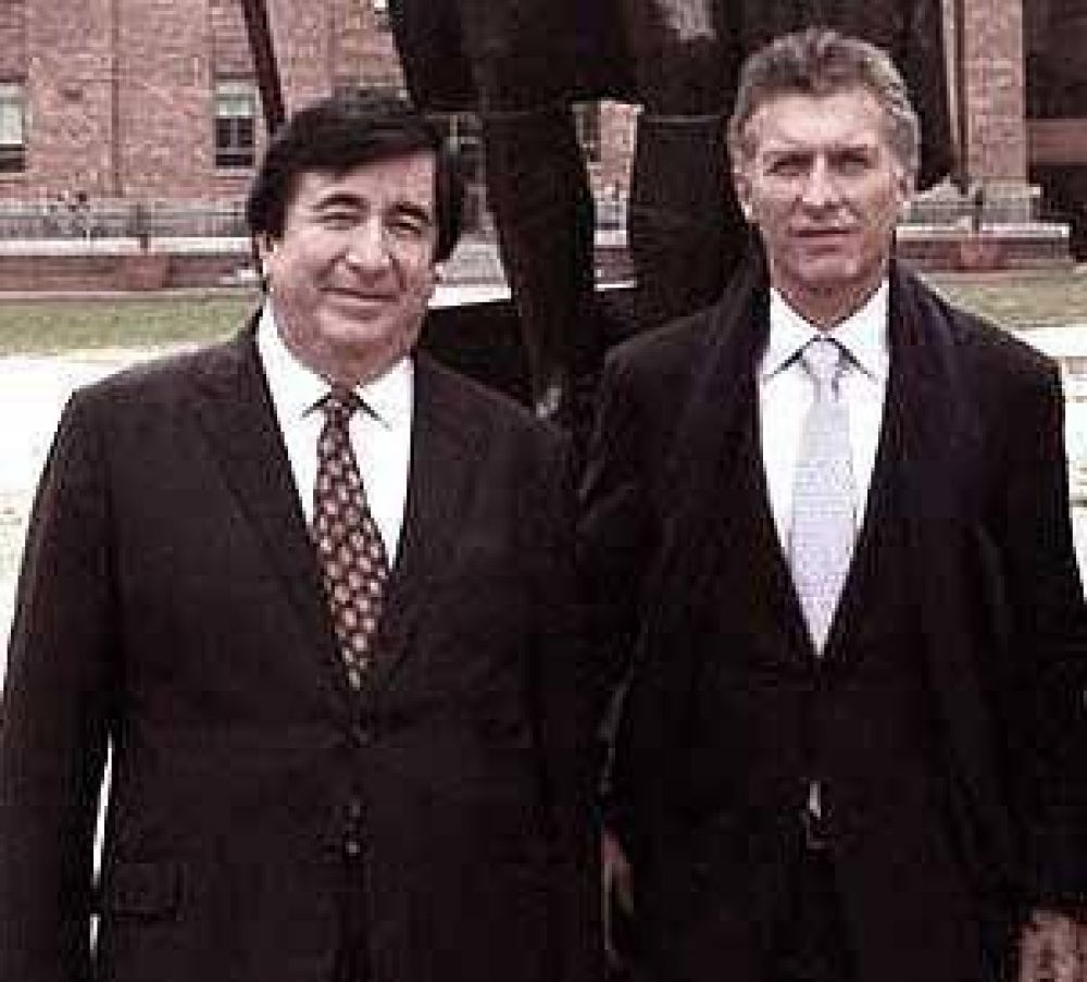 El macrismo neg� v�nculos con empresas que hicieron la campa�a sucia, pero la relaci�n est� probada