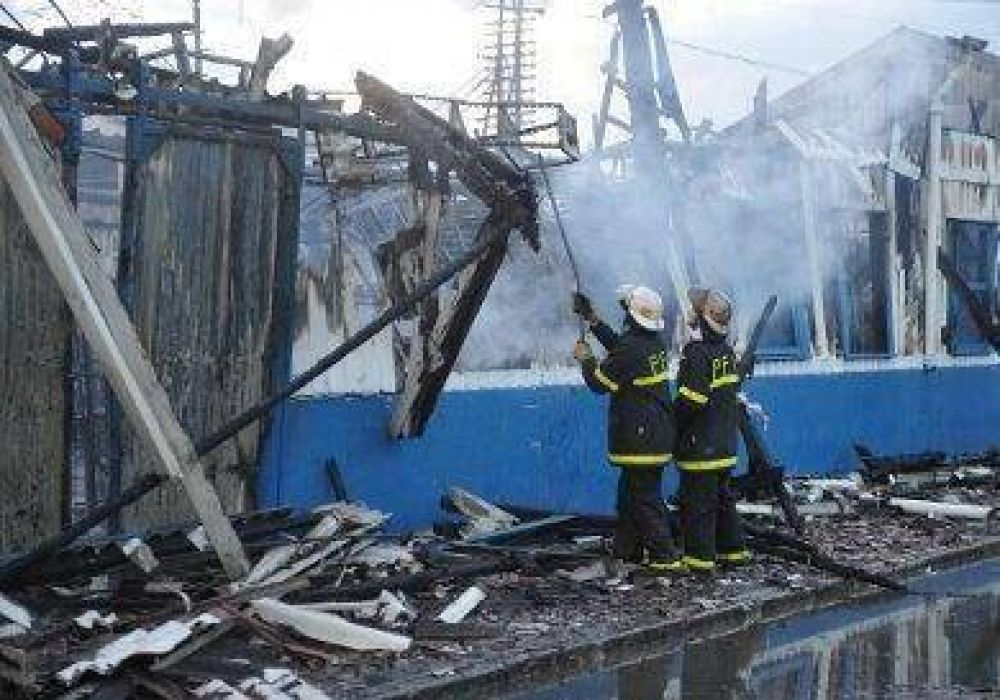 Incendio en Retiro: Vendedores denuncian que fue intencional