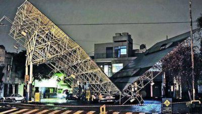 Un muerto y 15 heridos por la tormenta y el fuerte viento