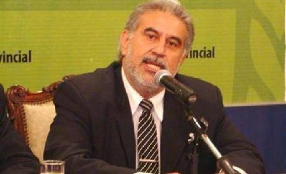 Macci�: "Con recursos propios estamos cumpliendo con los docentes"