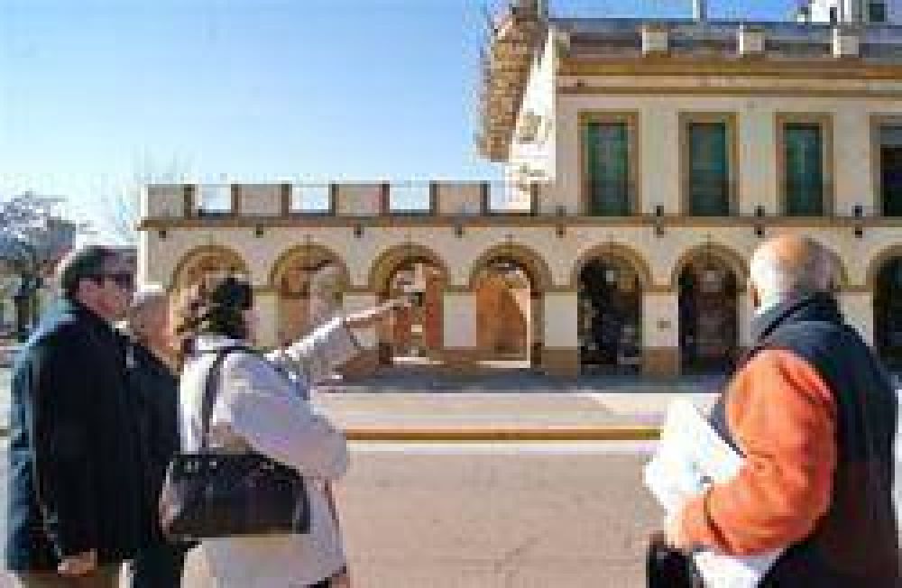 LUJN - LA INTENDENTA RECORRI LA ZONA HISTRICO BASILICAL Y VISITO LAS OBRAS DE REMODELACION DEL HOTEL REAL