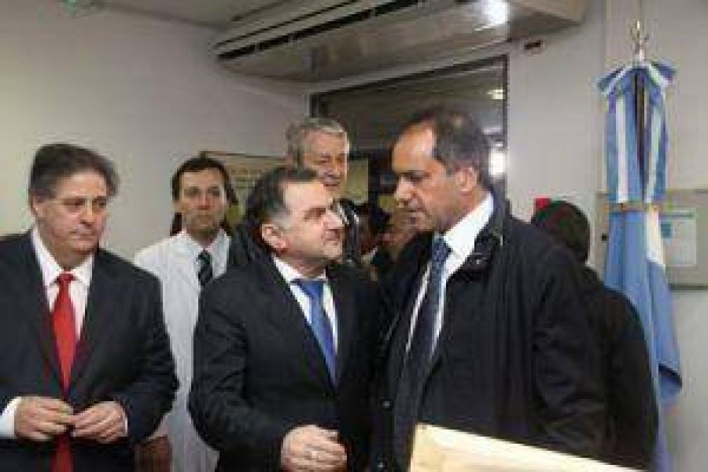 Visita fugaz de Scioli para inaugurar el �rea de Neonatolog�a del Hospital Mi Pueblo local