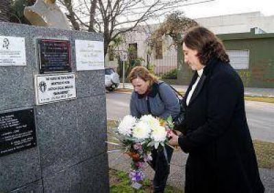 lUJ�N - Emotivo homenaje a Evita, a 59 a�os de su muerte 