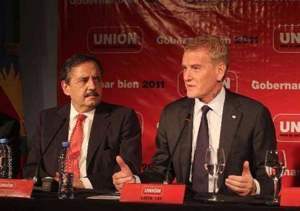 Alfons�n y De Narv�ez reclaman por los espacios gratu�tos de publicidad