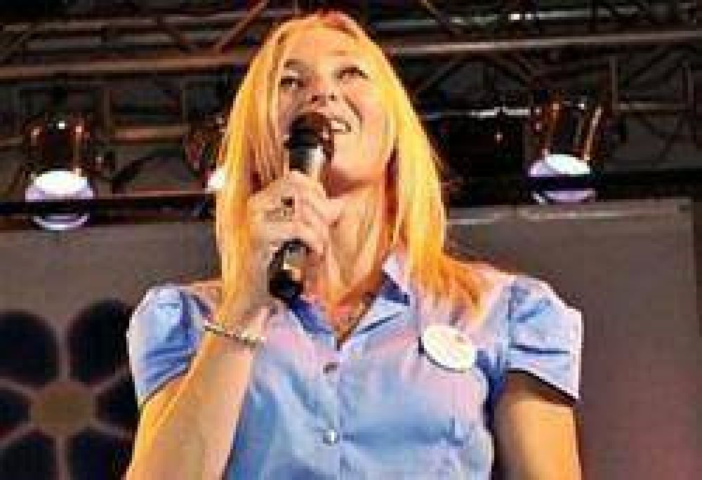 M�nica L�pez: "La ola del triunfalismo K no existe"