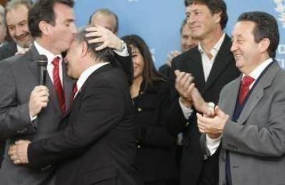 A pura l�grima dej� su cargo Paco P�rez y a pura l�grima lo recibi� su sucesor, Mariano Pombo