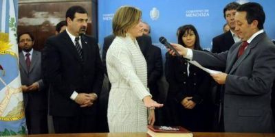 L�grimas, chistes y risas en la asunci�n de los sucesores de P�rez y Ciurca