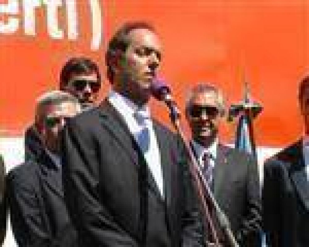 VIENE EL GOBERNADOR SICOLI