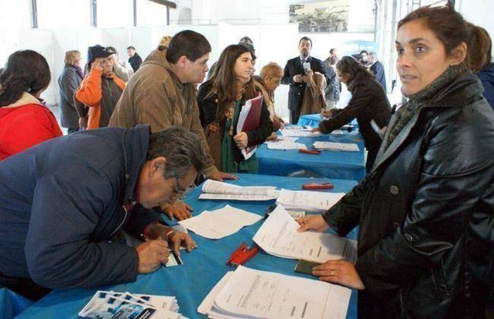 GRAL. PUEYRRED�N - Entregaron las primeras 500 Tarjetas del Programa de Complemento Alimentario Familiar