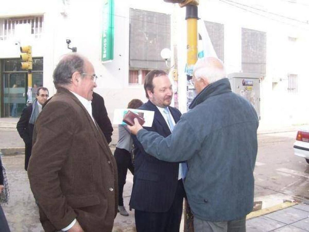 Sabatella junto a candidatos de recorrida por el Centro