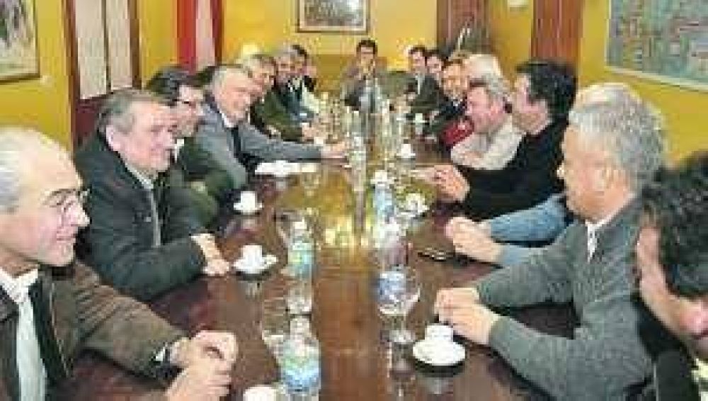 Gioja anunci� pavimentos por $60 millones para municipios 