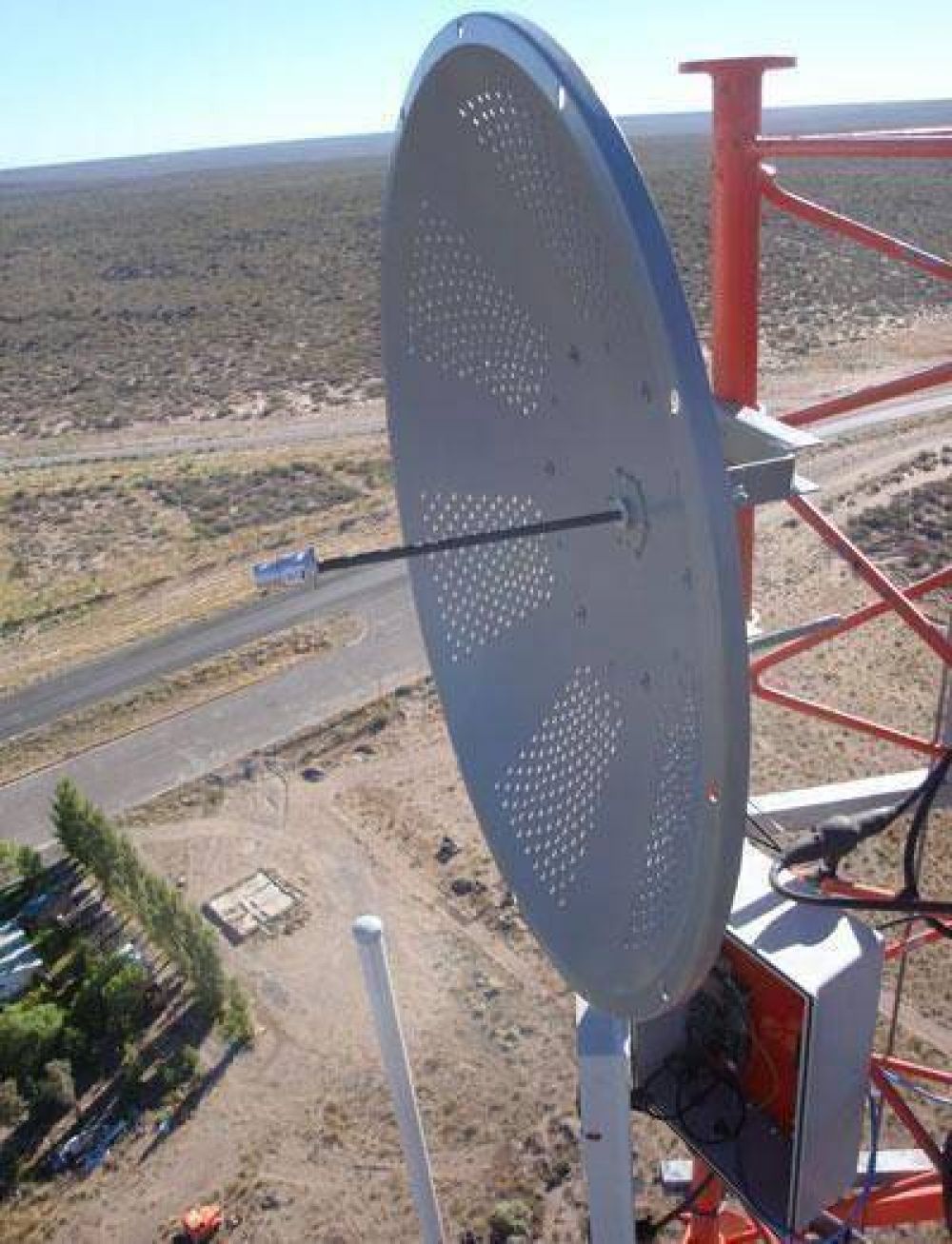 Una empresa privada brinda Internet �utilizando� torres del Estado Provincial