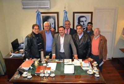 Militantes hist�ricos visitaron al intendente Quintela 