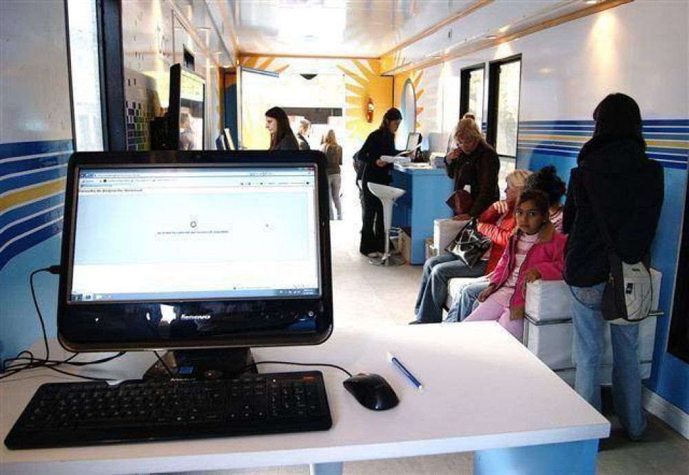 LUJ�N - NUEVA ENTREGA DE DECODIFICADORES Y ANTENAS DE TELEVISION DIGITAL ABIERTA