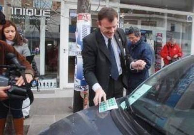 Ya colocan las obleas rojas a los deudores de patentes 