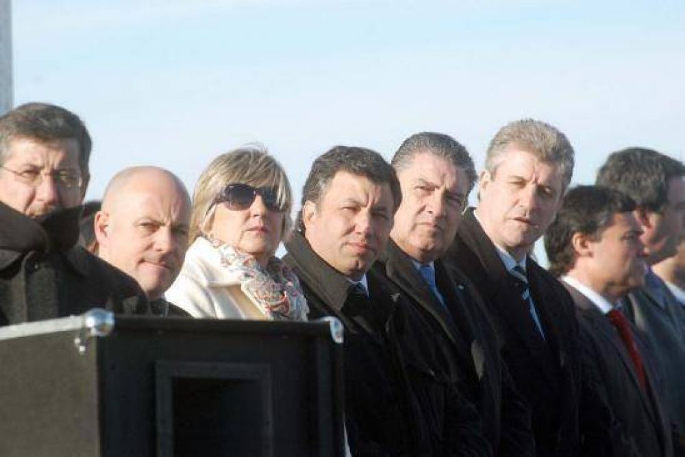 Eliceche y Vargas encabezaron los actos por el nuevo aniversario de Puerto Madryn