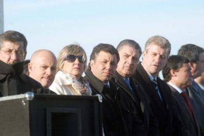 Eliceche y Vargas encabezaron los actos por el nuevo aniversario de Puerto Madryn