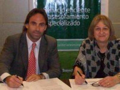 Brandsen: Intendenta Sargiotti firm� convenio con Provincia Leasing