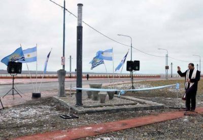 Se inaugur� Obra Monolito "Homenaje al estibador"