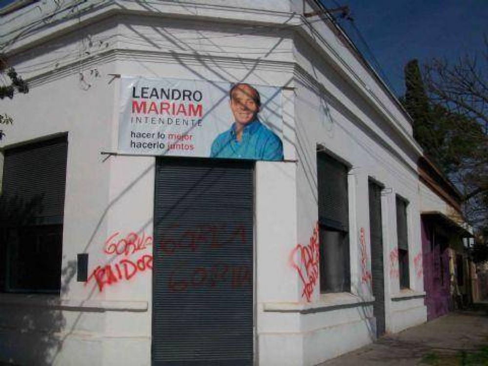 Pintaron un local partidario
