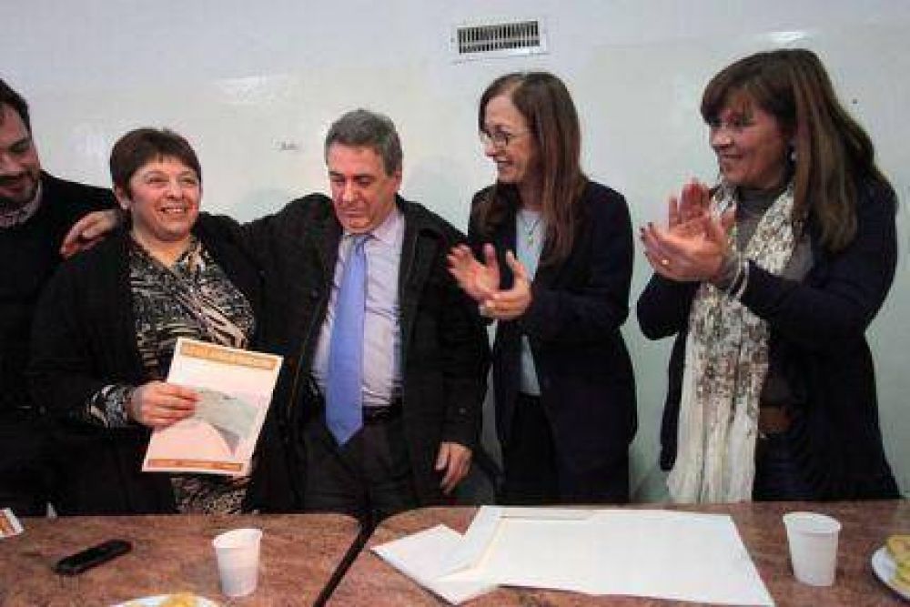 GRAL. PUEYRRED�N - Entregaron subsidios a dos instituciones que trabajan con discapacitados