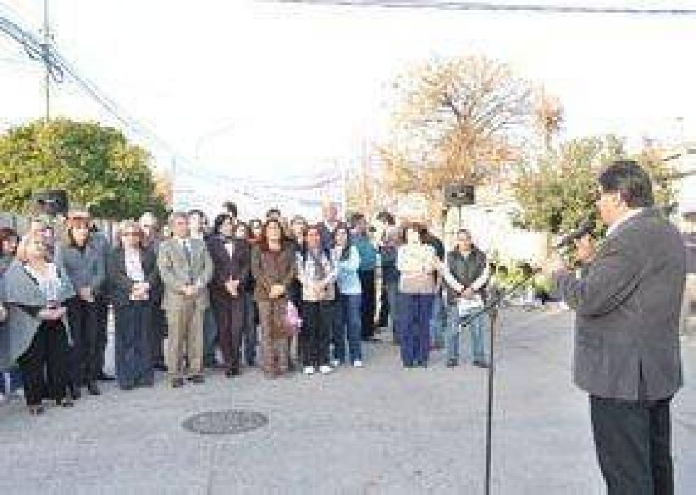  El barrio F�lix Bogado inaugur� con orgullo 22 cuadras de asfalto	 