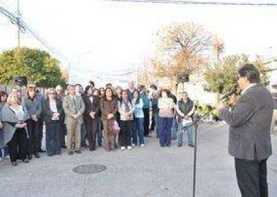  El barrio F�lix Bogado inaugur� con orgullo 22 cuadras de asfalto	 