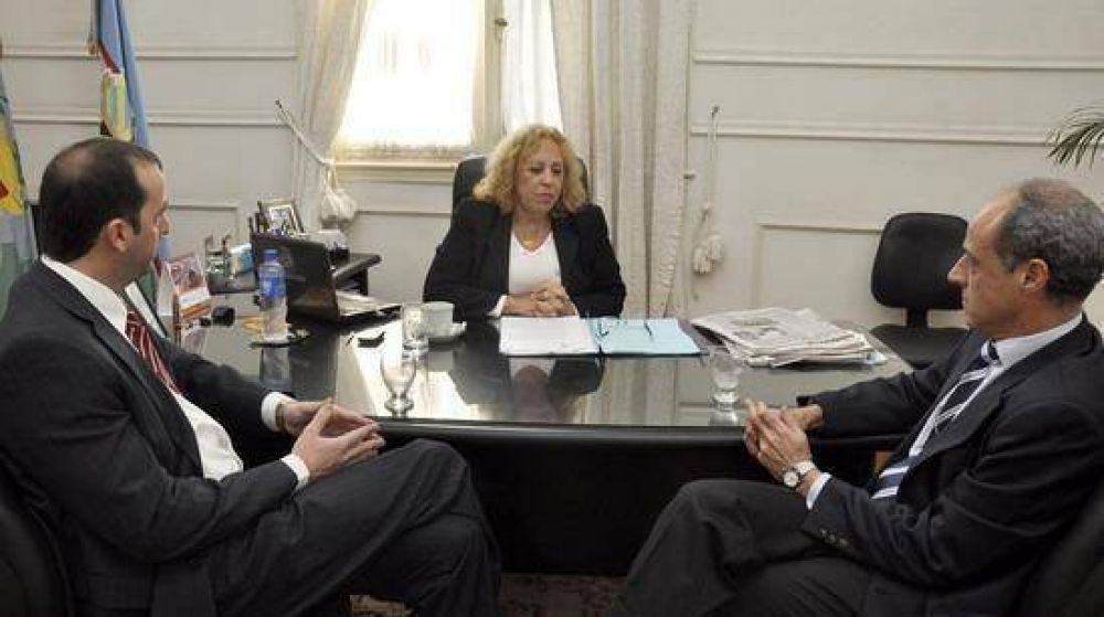 La Intendente Giroldi se reuni� con autoridades del Banco Provincia