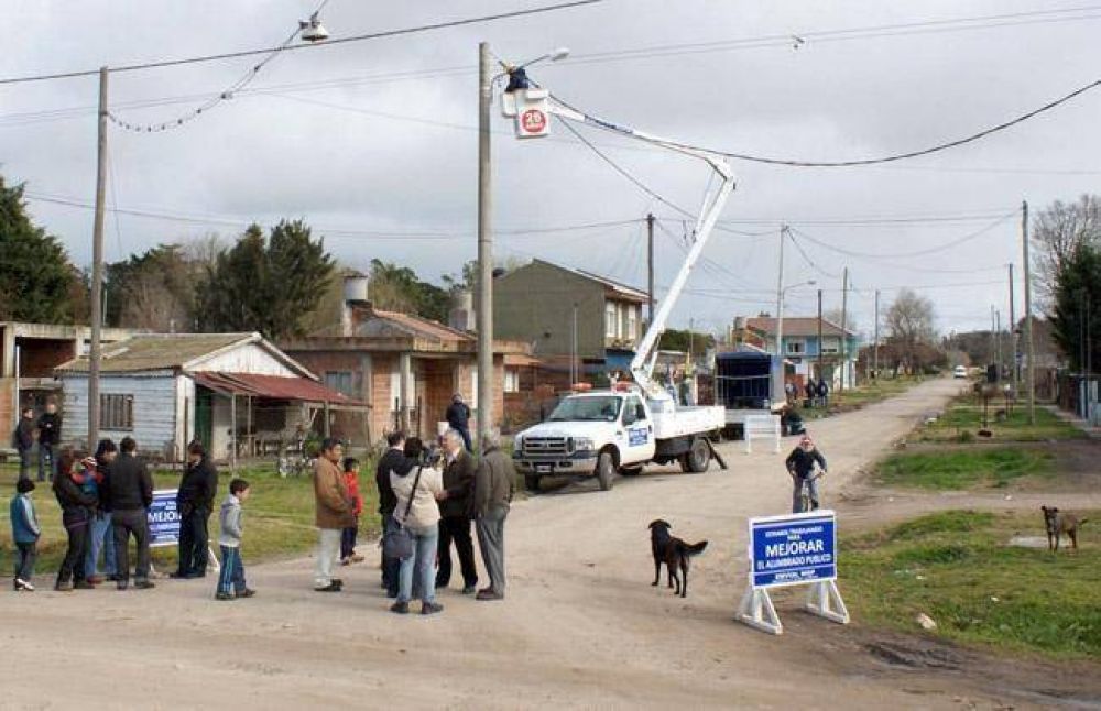 Obras de alumbrado en Santa Rosa de Lima y San Patricio
