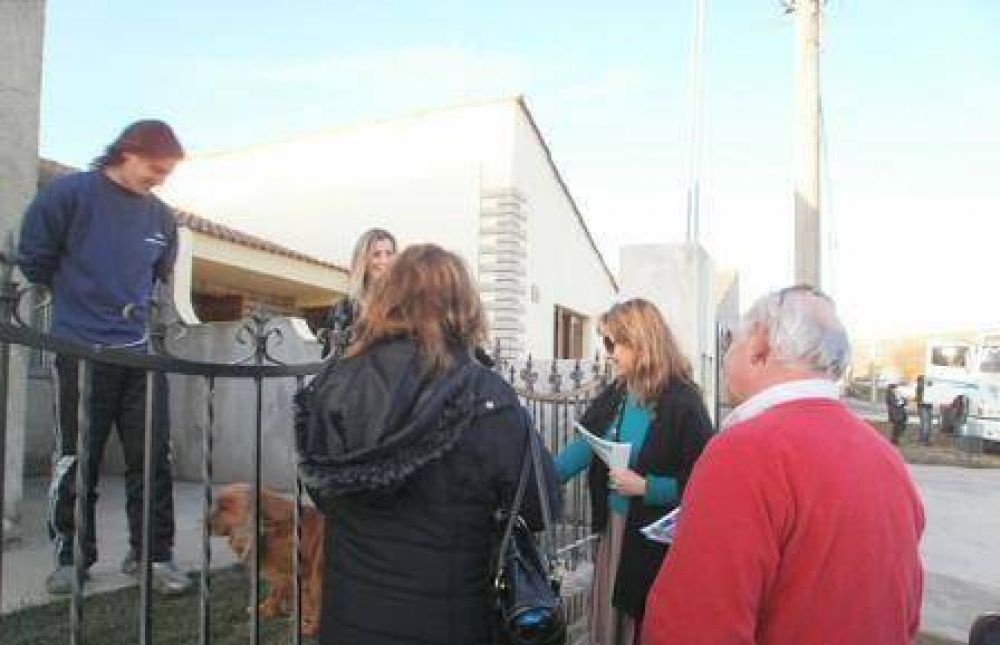 Adriana Capuano, presenta a los candidatos que la acompa�ar�n en agosto 