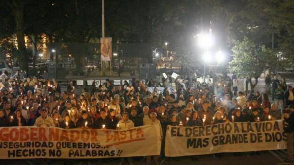 Una multitud march� para pedir por justicia y seguridad