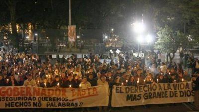 Una multitud march� para pedir por justicia y seguridad