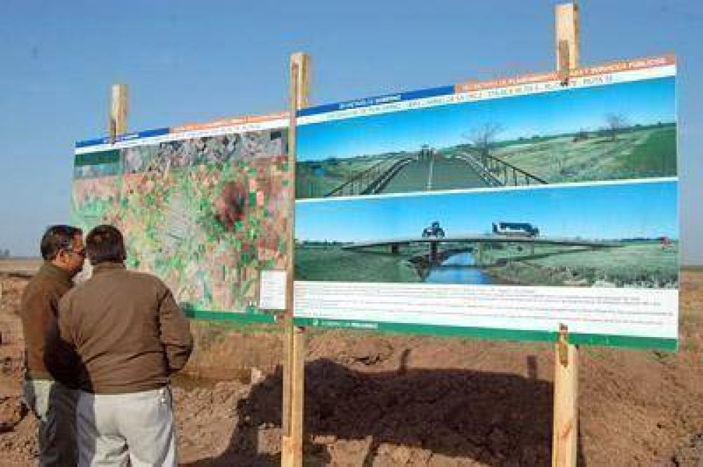 Va tomando forma la construcci�n del puente que permitir� habilitar el �Camino de la Cruz� 