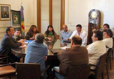 Los aﬁliados de ATE permanecen en estado de alerta y movilizaci�n