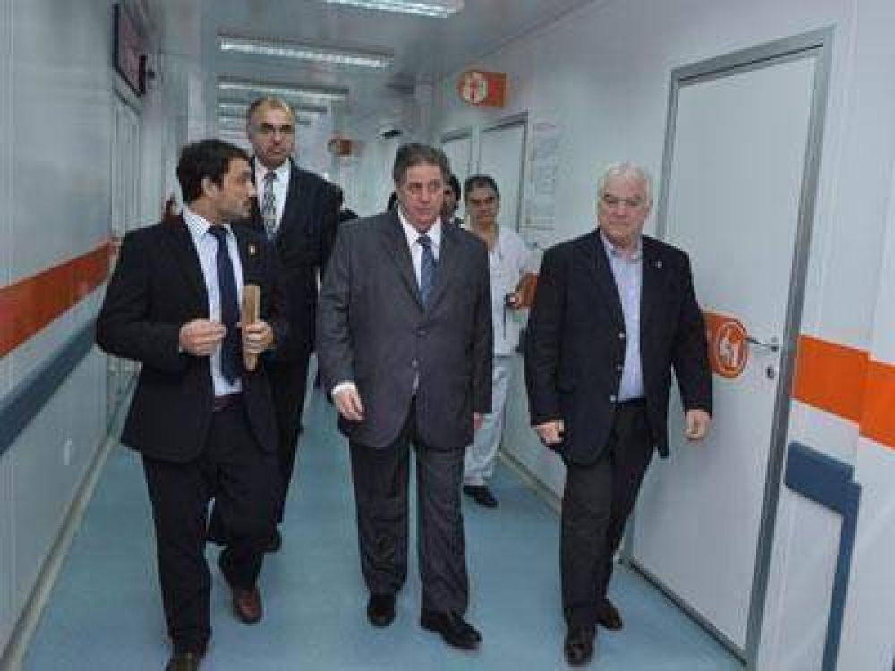 Collia recorri� las instalaciones de la Unidad de Pronta Atenci�n de Lomas